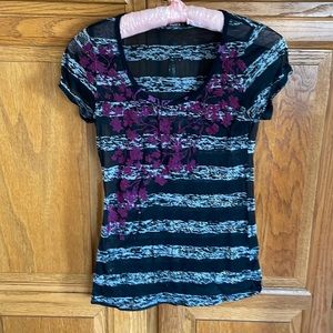 TParty black striped/purple flower top small